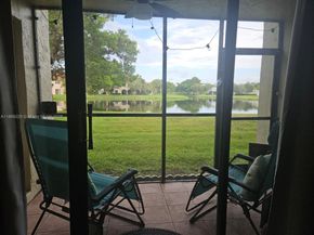 436 Lakeview Dr 104, Weston FL 33326
