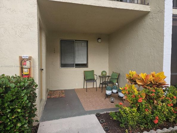 436 Lakeview Dr 104, Weston FL 33326