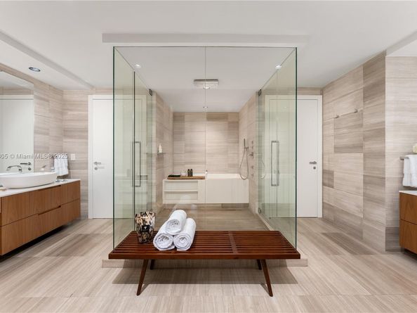 4701 N Meridian Ave 421, Miami Beach FL 33140