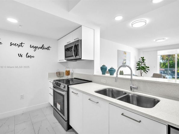 1850 monroe 406, Hollywood FL 33020