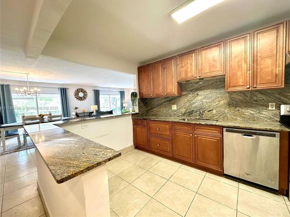 1001 Hillcrest Ct 306, Hollywood FL 33021