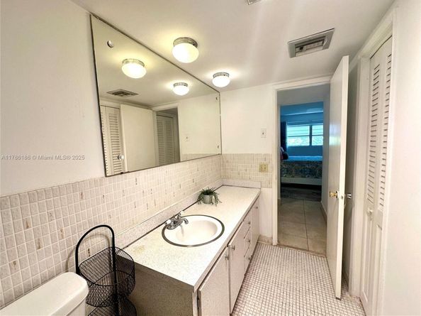 1001 Hillcrest Ct 306, Hollywood FL 33021