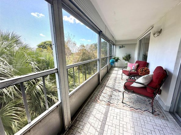 1001 Hillcrest Ct 306, Hollywood FL 33021