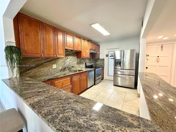 1001 Hillcrest Ct 306, Hollywood FL 33021