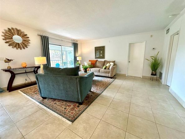 1001 Hillcrest Ct 306, Hollywood FL 33021