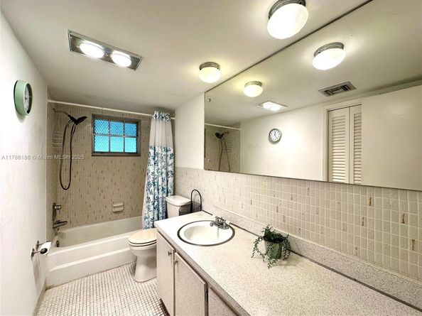 1001 Hillcrest Ct 306, Hollywood FL 33021