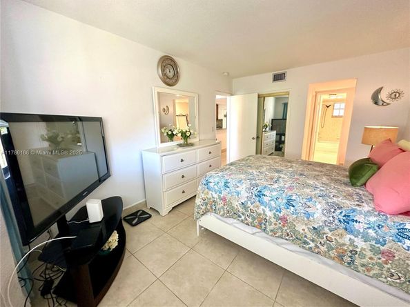 1001 Hillcrest Ct 306, Hollywood FL 33021