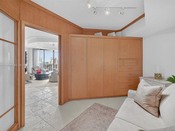 3000 Island Blvd 1904, Aventura FL 33160