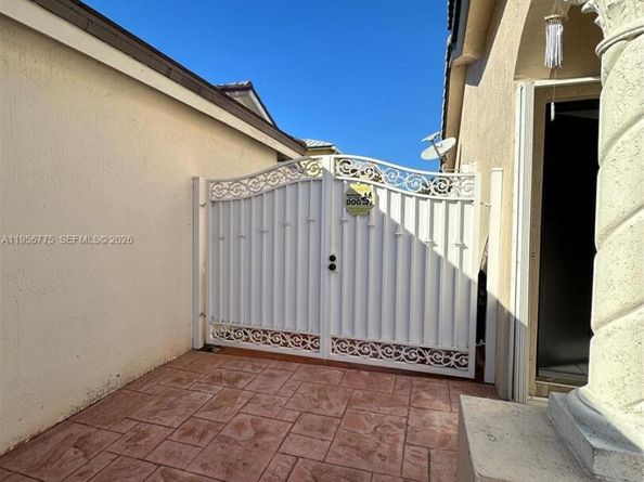 15421 SW 95th Ln, Miami FL 33196