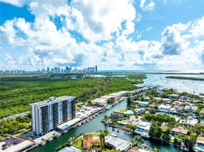 2500 NE 135th St B805, North Miami FL 33181