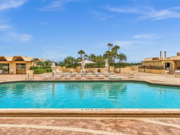 20191 E Country Club Dr 2602, Aventura FL 33180
