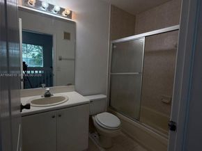 17640 NW 73rd Ave 20019, Hialeah FL 33015