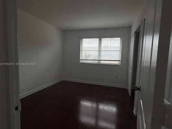 17640 NW 73rd Ave 20019, Hialeah FL 33015