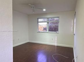 17640 NW 73rd Ave 20019, Hialeah FL 33015