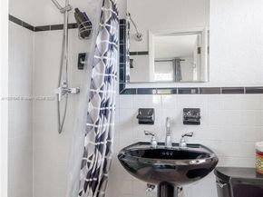 380 SE 1st Ter, Pompano Beach FL 33060