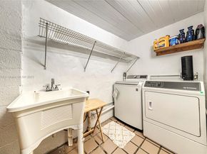 380 SE 1st Ter, Pompano Beach FL 33060