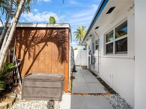 380 SE 1st Ter, Pompano Beach FL 33060