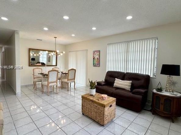 1801 NW 5th St, Miami FL 33125