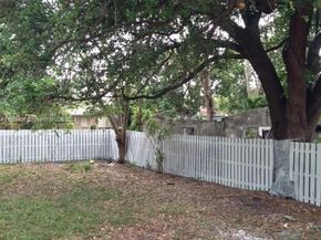 530 NW 53rd St, Miami FL 33127