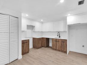 75 NW 160th St, Miami FL 33169