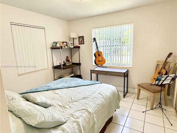 2145 SW 26th St, Miami FL 33133