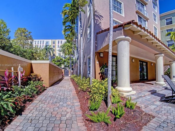 1919 Van Buren St 321A, Hollywood FL 33020