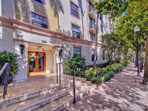 1919 Van Buren St 321A, Hollywood FL 33020