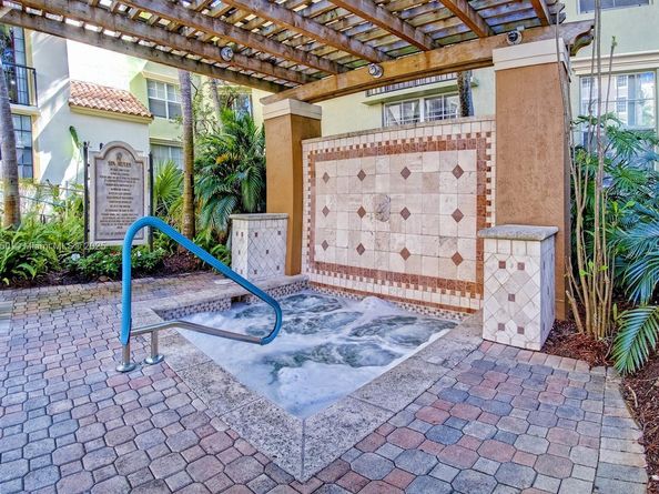 1919 Van Buren St 321A, Hollywood FL 33020