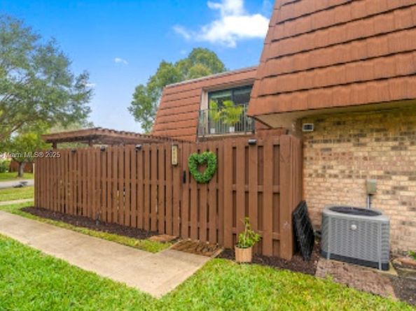 4084 Forest Hill Dr 4084, Cooper City FL 33026