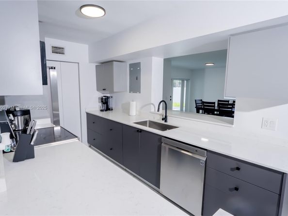 11520 SW 57th St, Miami FL 33173