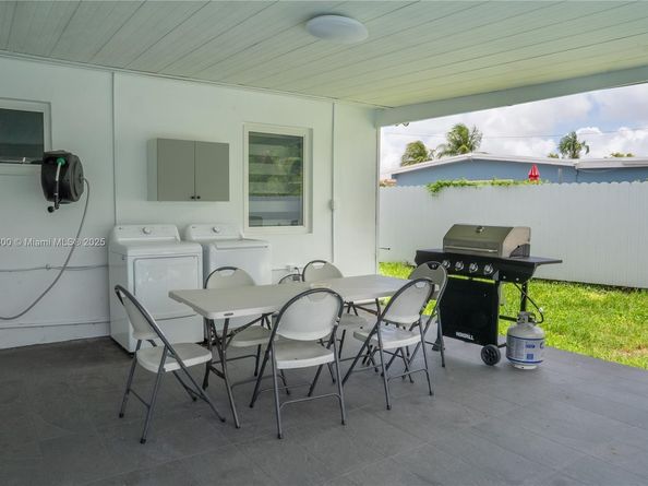 11520 SW 57th St, Miami FL 33173