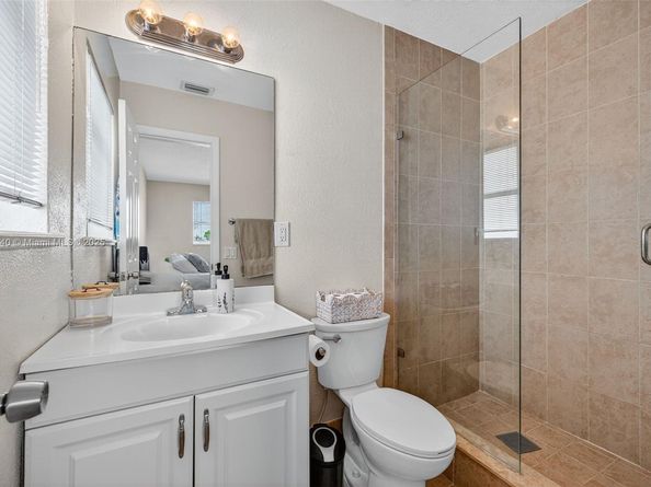 2715 NE 49th St 309, Fort Lauderdale FL 33308