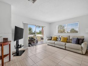2715 NE 49th St 309, Fort Lauderdale FL 33308