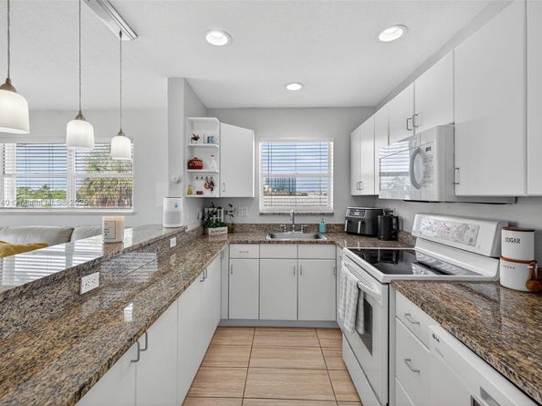 2715 NE 49th St 309, Fort Lauderdale FL 33308