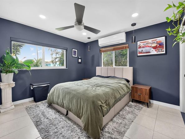 6640 Douglas, Hollywood FL 33024