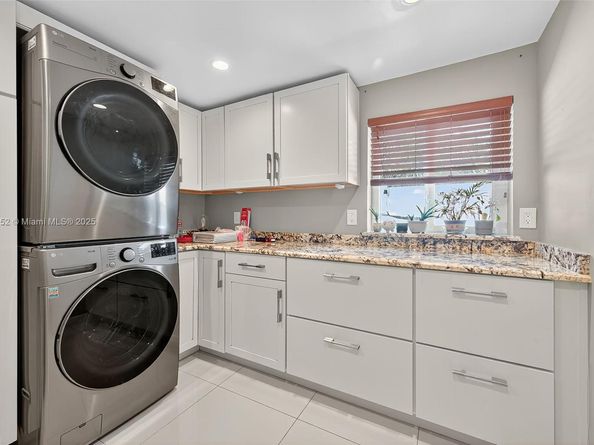 6640 Douglas, Hollywood FL 33024