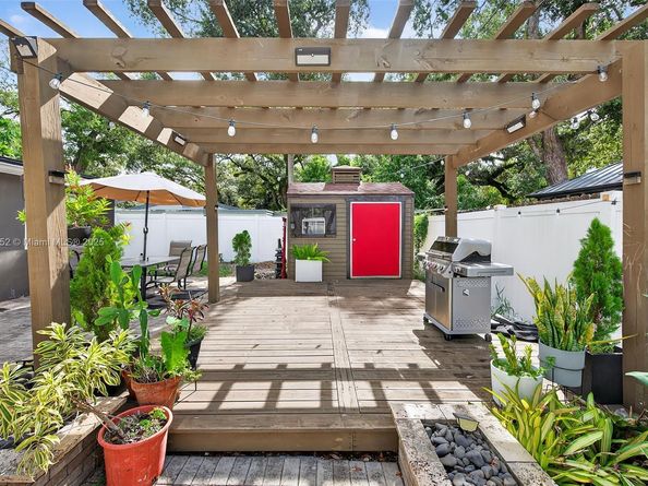 6640 Douglas, Hollywood FL 33024