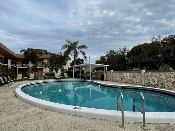 421 NE 1st St 119, Hallandale Beach FL 33009