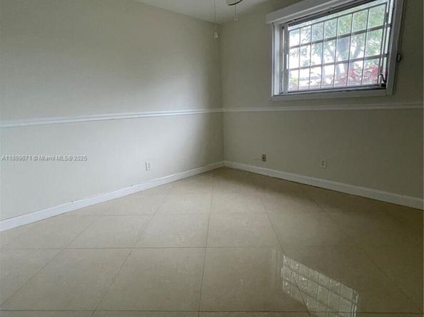 421 NE 1st St 119, Hallandale Beach FL 33009