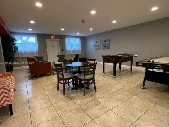 421 NE 1st St 119, Hallandale Beach FL 33009
