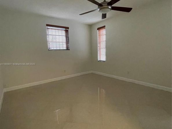 421 NE 1st St 119, Hallandale Beach FL 33009