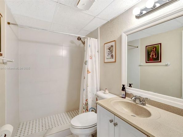 1035 Country Club Dr 206, Margate FL 33063