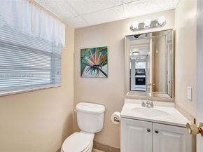 1035 Country Club Dr 206, Margate FL 33063