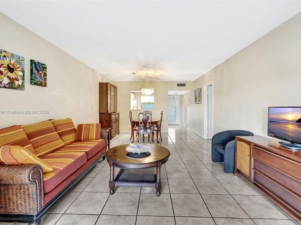 1035 Country Club Dr 206, Margate FL 33063
