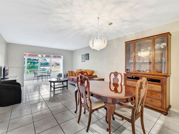 1035 Country Club Dr 206, Margate FL 33063