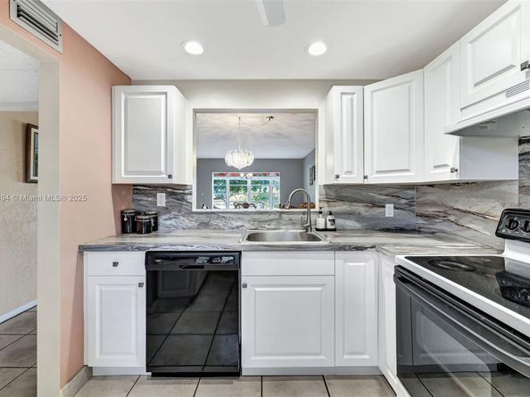 1035 Country Club Dr 206, Margate FL 33063