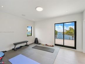 1001 N Venetian Dr, Miami FL 33139