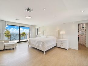 1001 N Venetian Dr, Miami FL 33139
