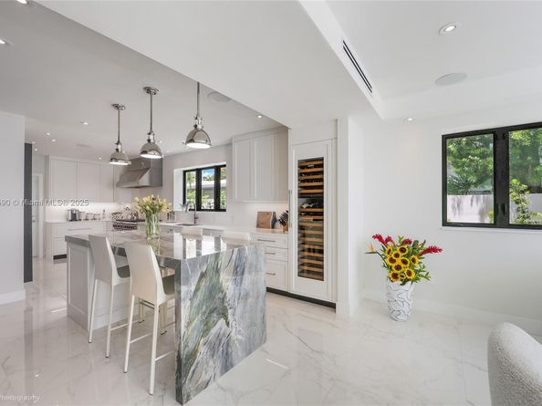 1001 N Venetian Dr, Miami FL 33139