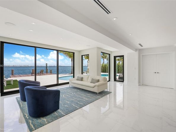 1001 N Venetian Dr, Miami FL 33139